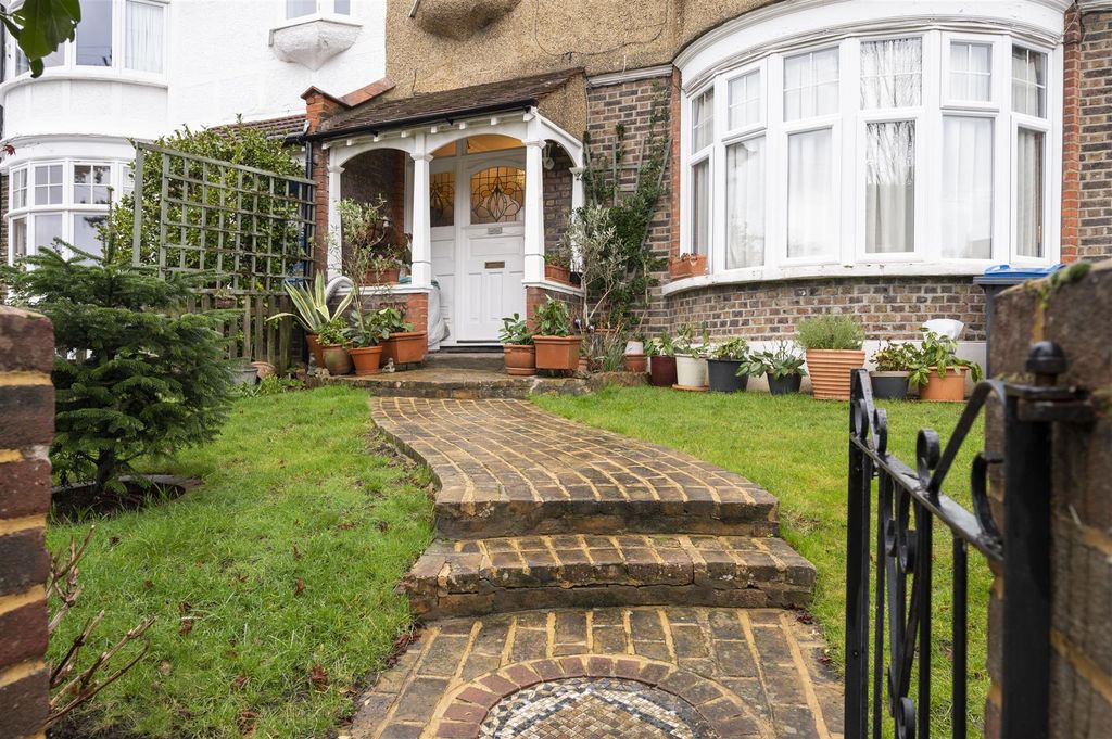 Property photo 2 of 18 128A Pepys Road-3.Jpg