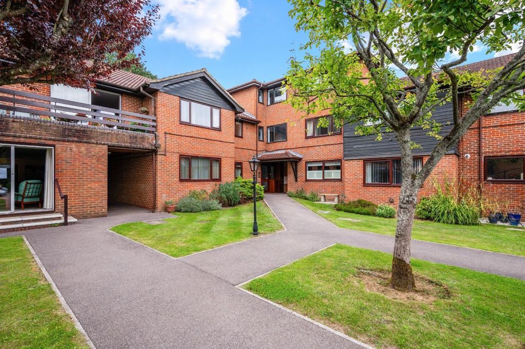 Property photo 3 of 14 Heathside Court, Flat (13).Jpg