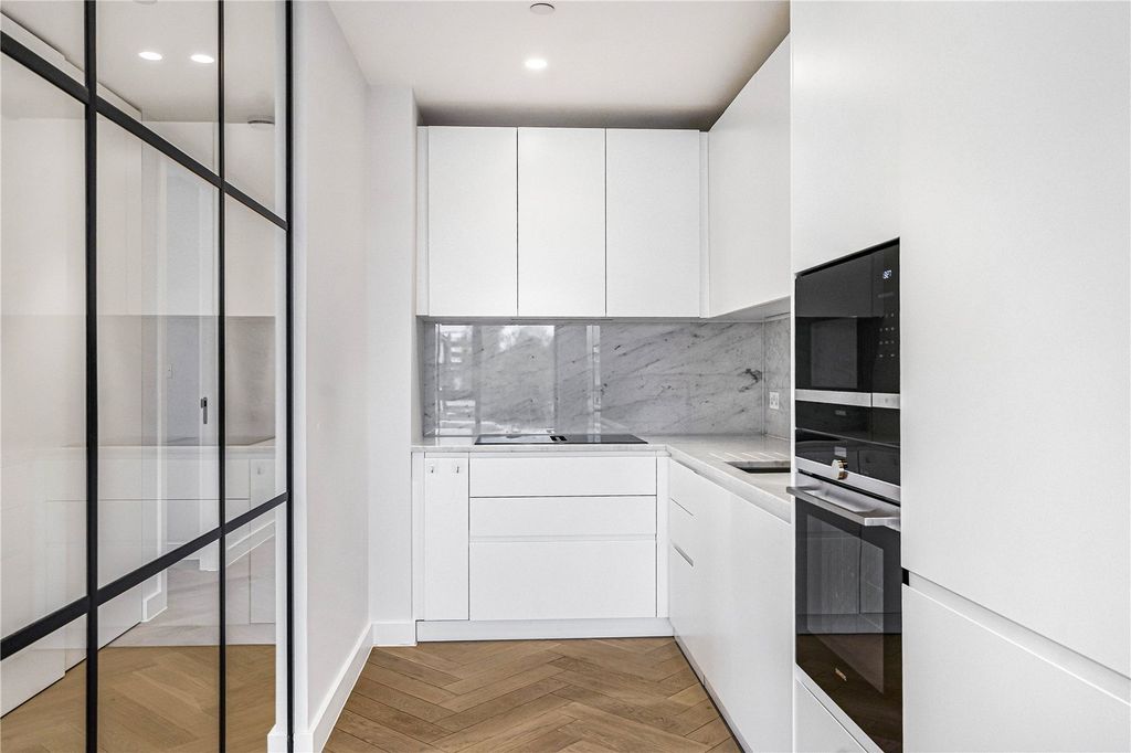 Property photo 3 of 22 Kitchen