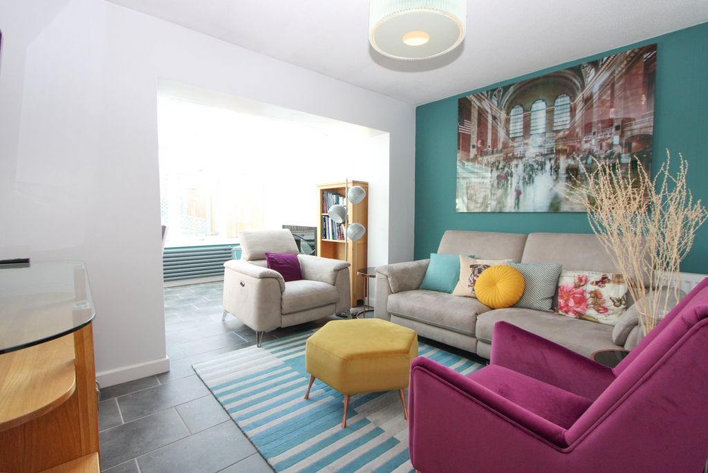 Property photo 2 of 18