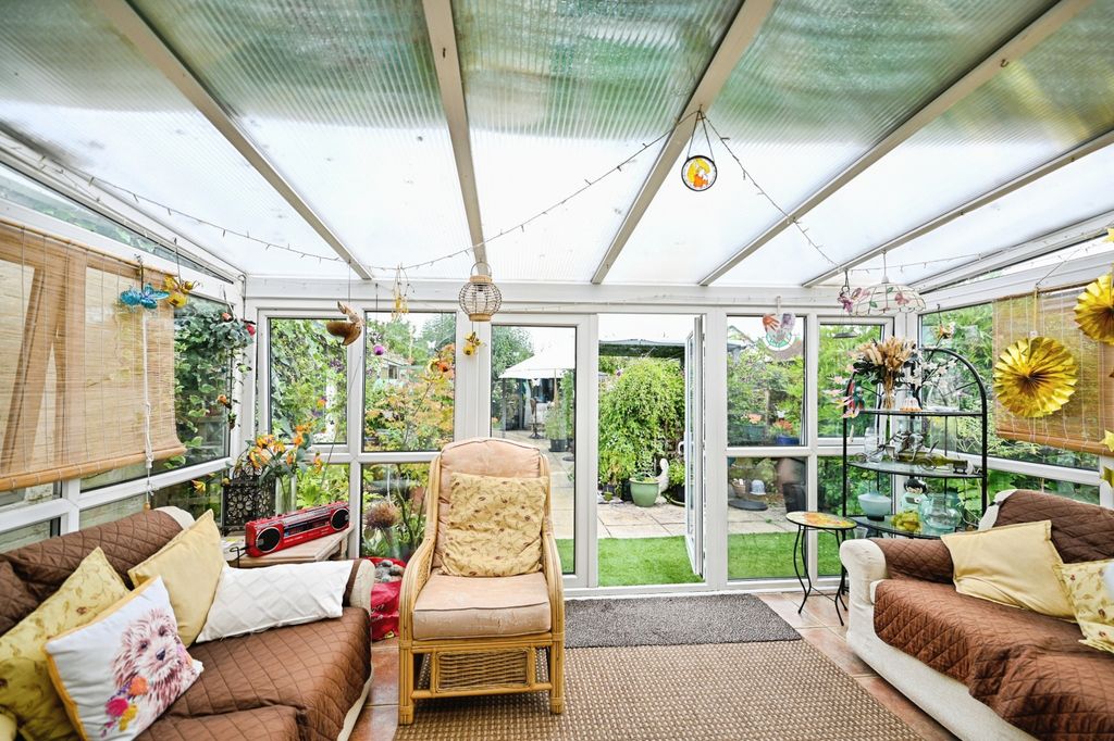 Property photo 3 of 20 7Swan021