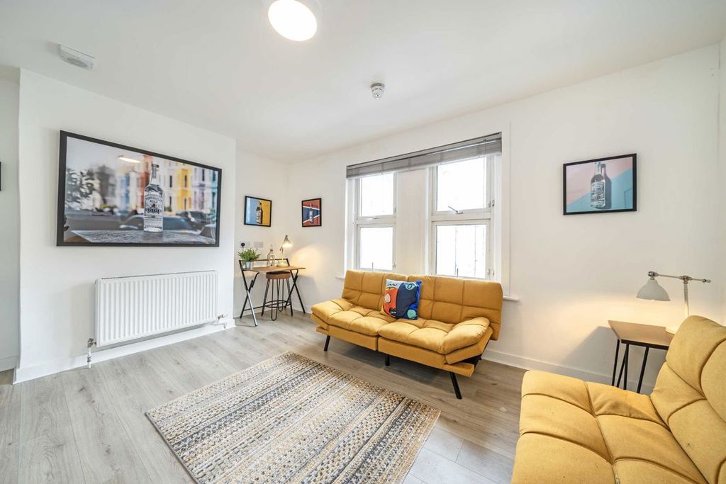 Property photo 2 of 6