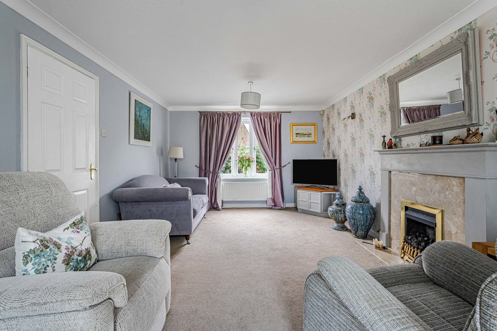 Property photo 2 of 16 Sitting Room