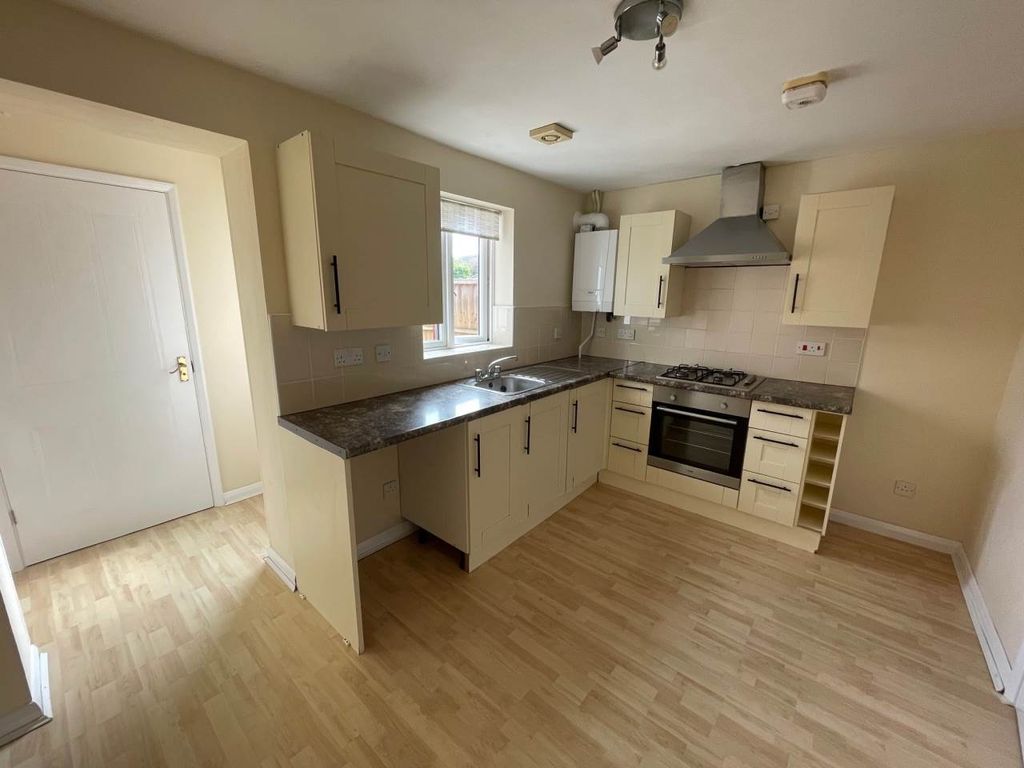 Property photo 2 of 11 Maltlands 4 Kitchen New
