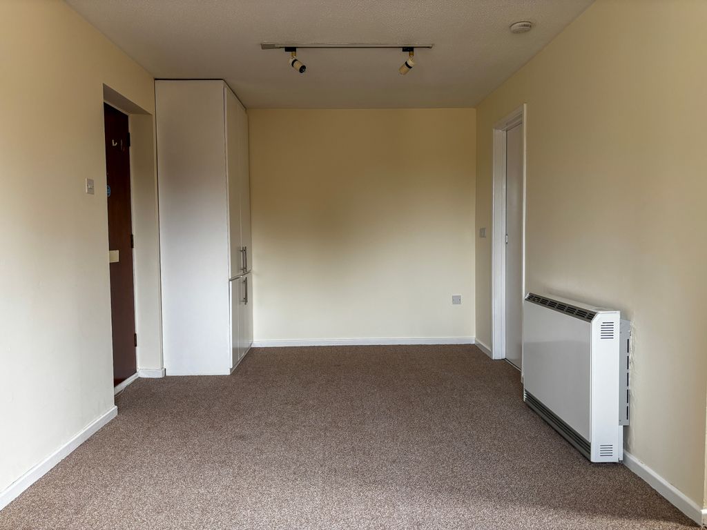 Property photo 3 of 7 Studio 1