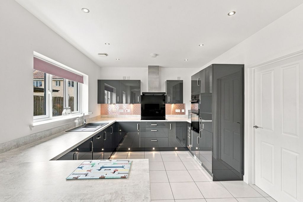 Property photo 2 of 34 Kitchen/ Diner