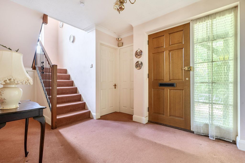 Property photo 2 of 16 Hallway