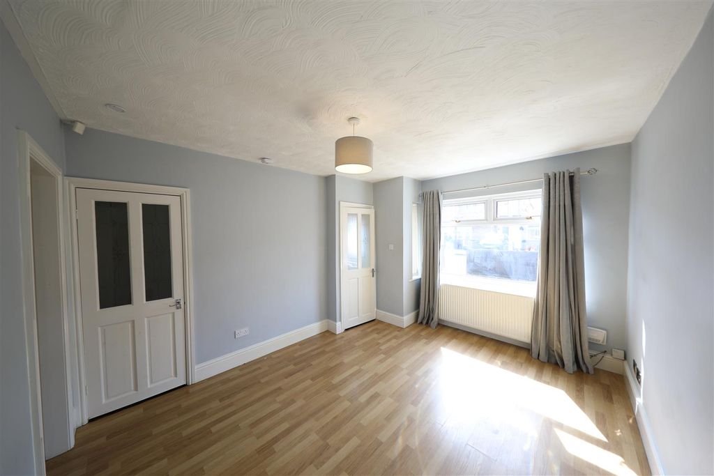 Property photo 2 of 9 Lounge