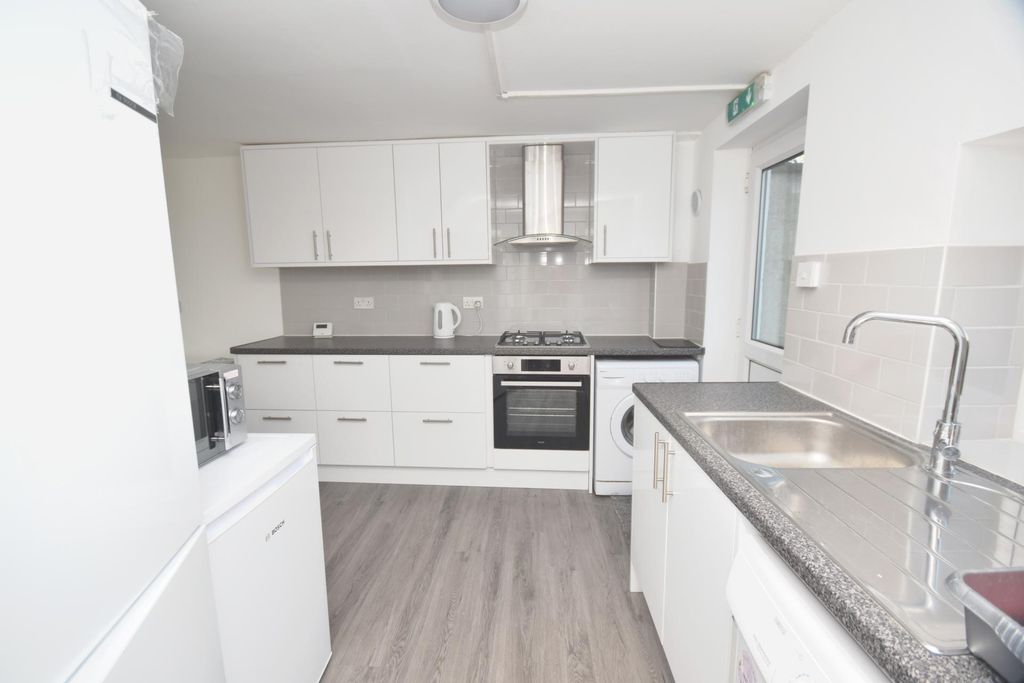 Property photo 2 of 16 Kitchen