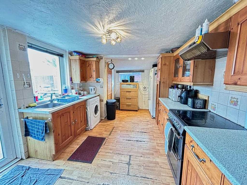 Property photo 3 of 13 Kitchen