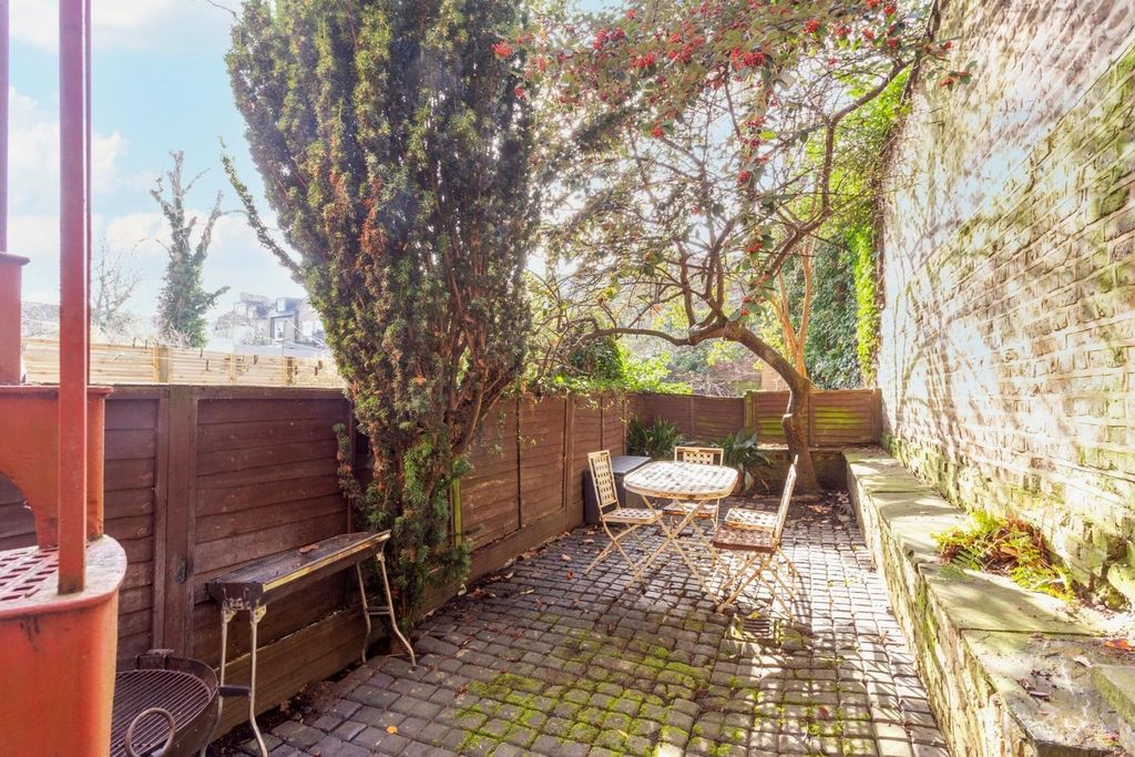 Property photo 3 of 19 Garden