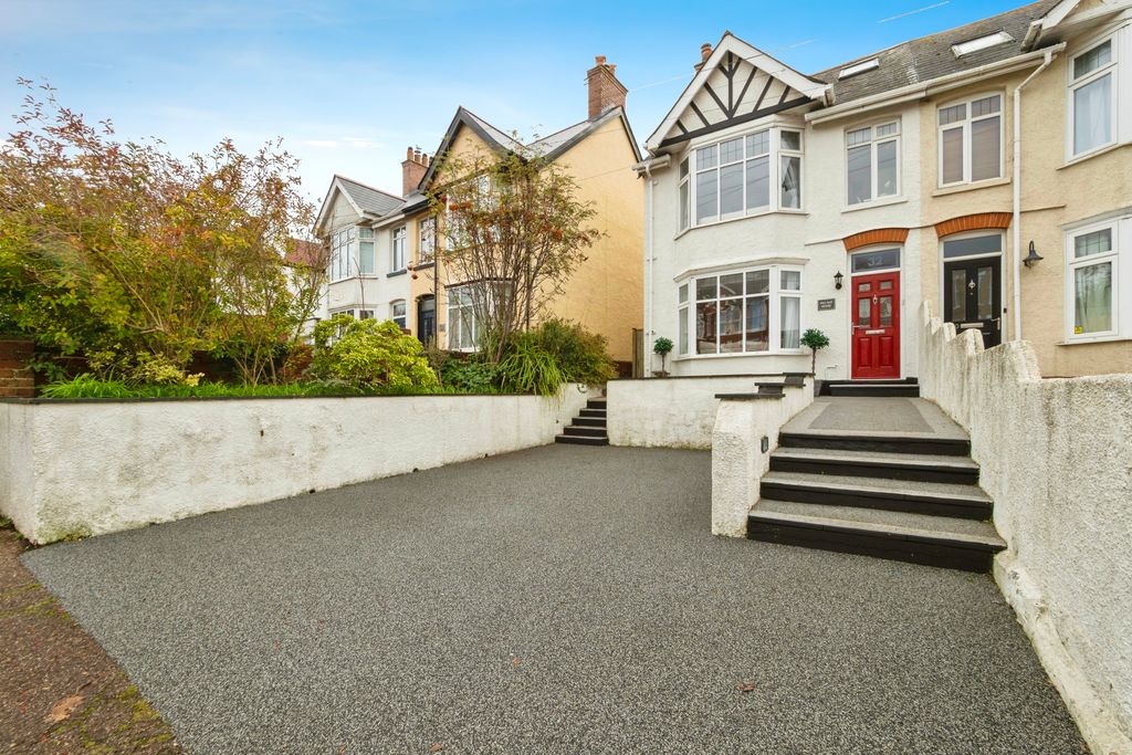 Property photo 3 of 21 Frontage