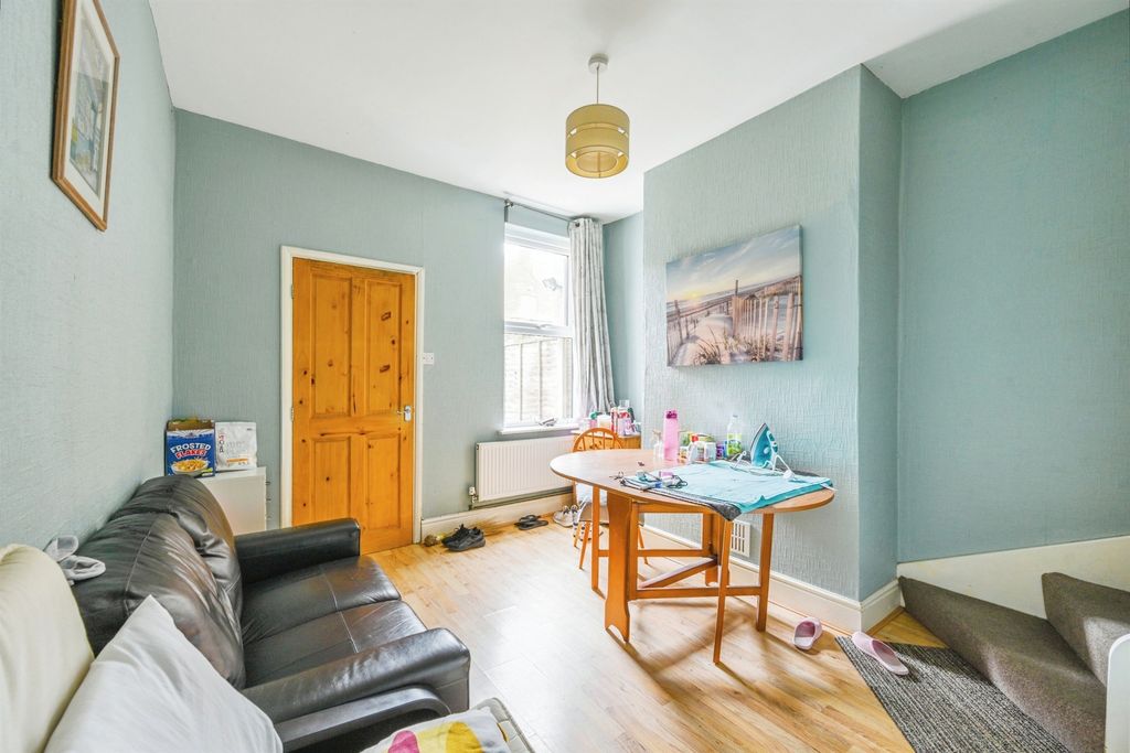 Property photo 2 of 7