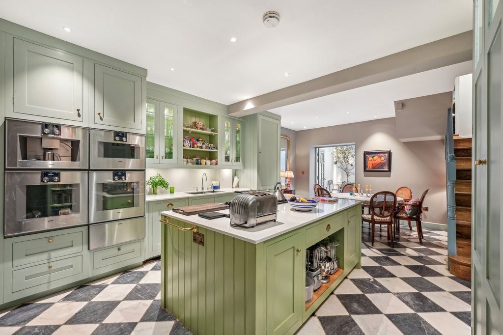 Property photo 1 of 12 Kitchen