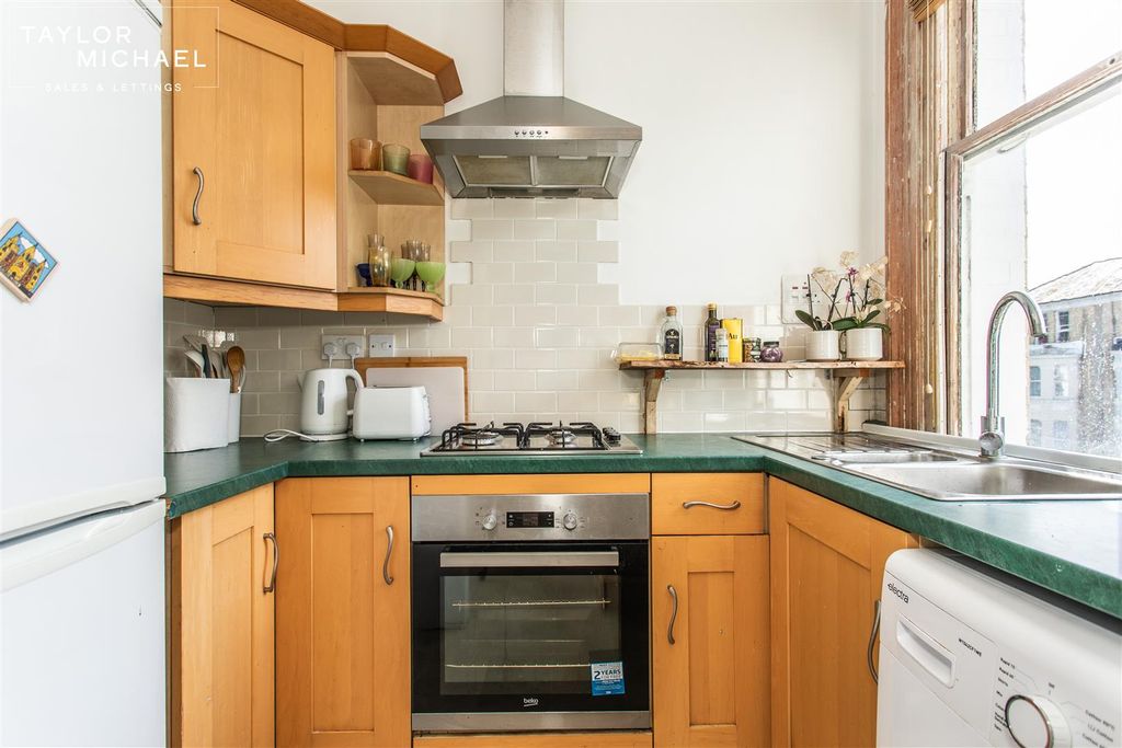 Property photo 2 of 18 Kitchen