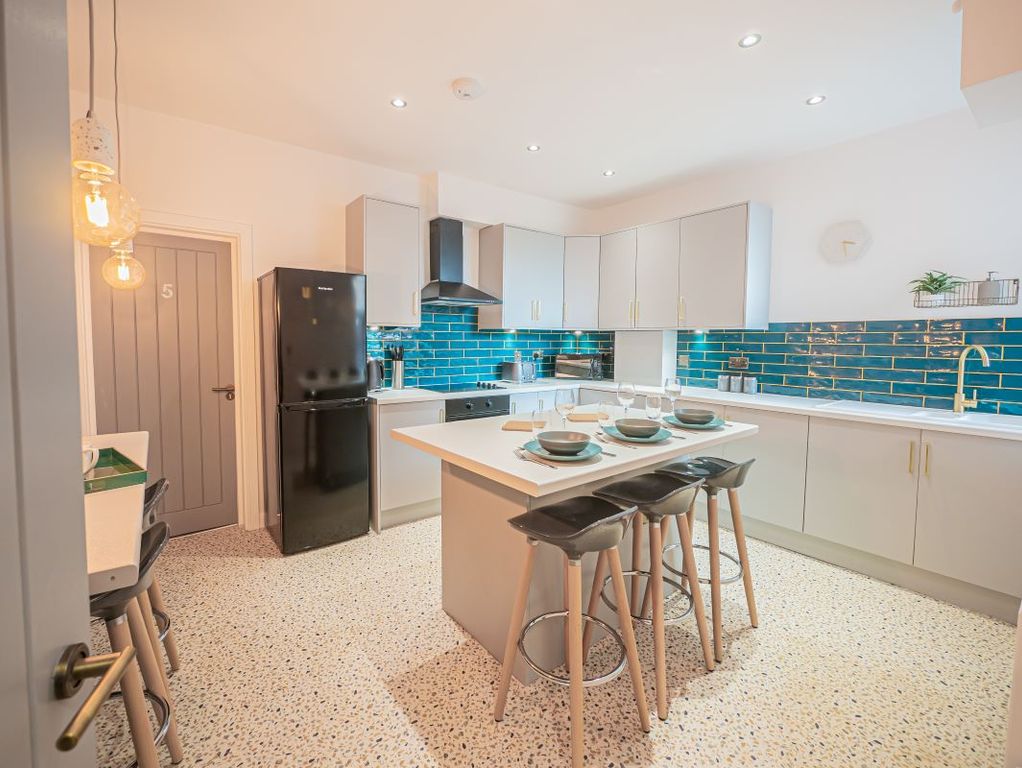 Property photo 2 of 36