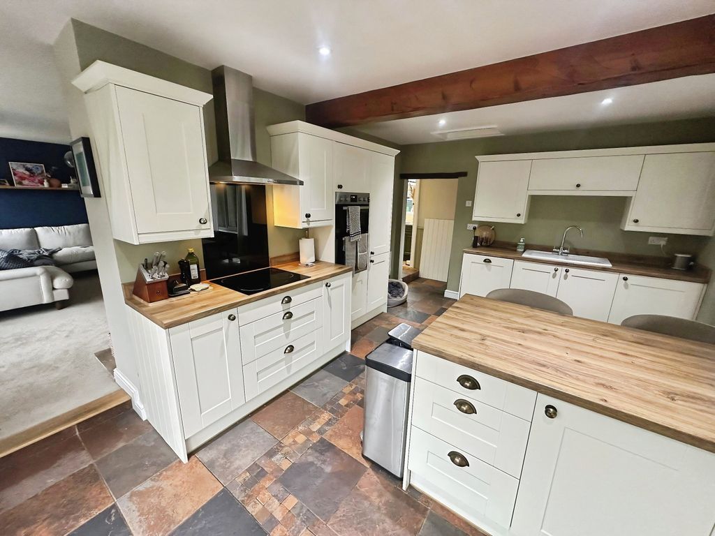 Property photo 2 of 21 Image