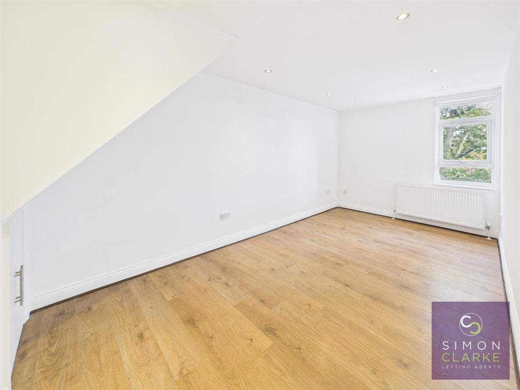 Property photo 2 of 6 Cam05425G0-Pr0062-Still006.Jpg