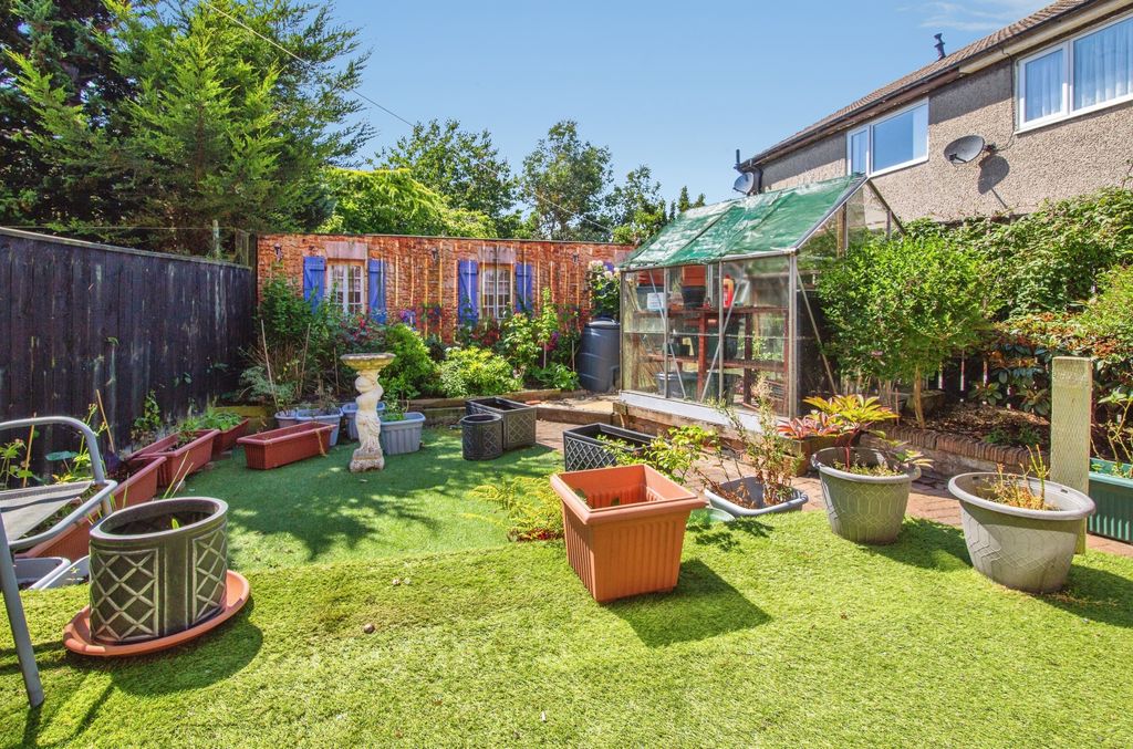 Property photo 3 of 32
