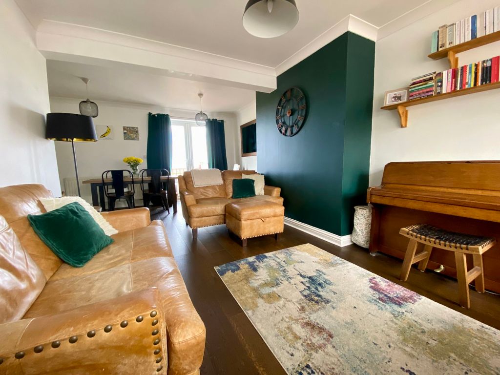 Property photo 3 of 28