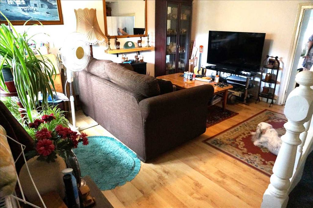 Property photo 3 of 31 Sitting Room :