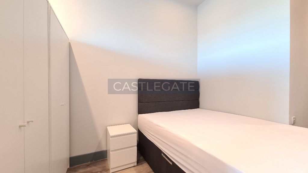 Property photo 2 of 9 Room 74, Renaissance Works, 103 New Street, Huddersfield, HD1 2Tw