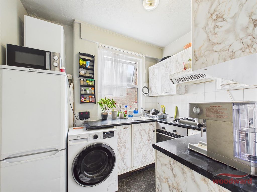 Property photo 3 of 12 Kitchen