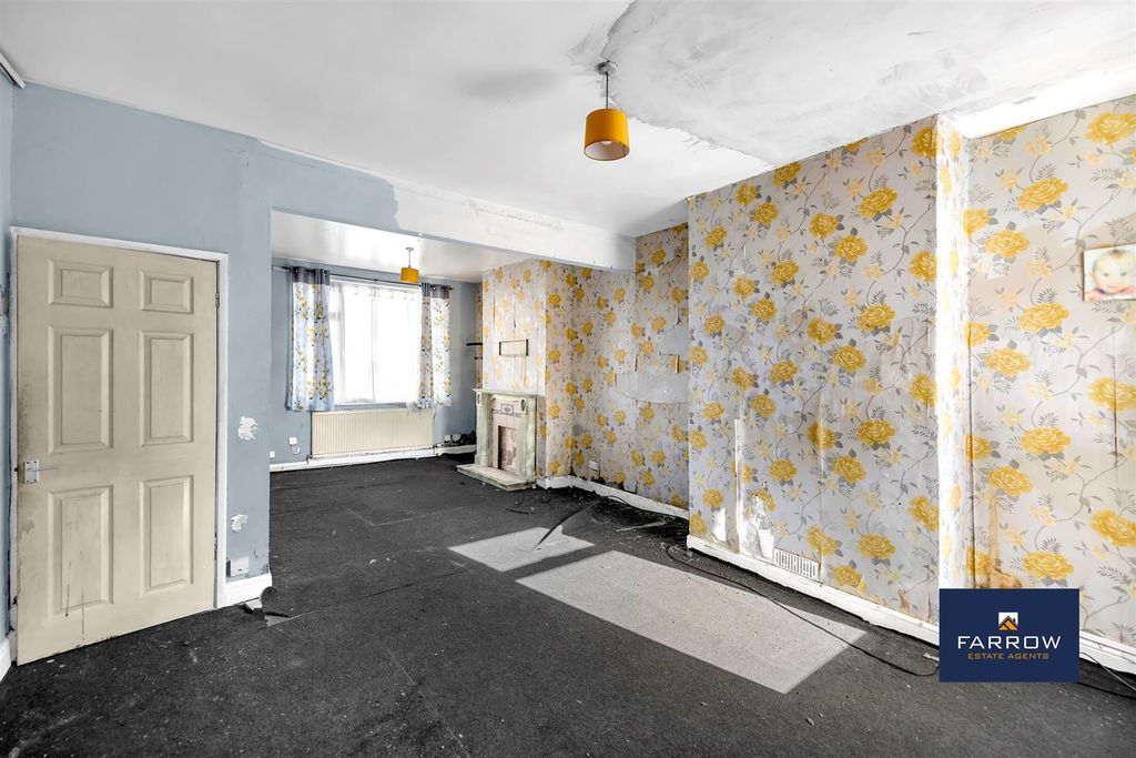 Property photo 3 of 19 Lounge / Diner