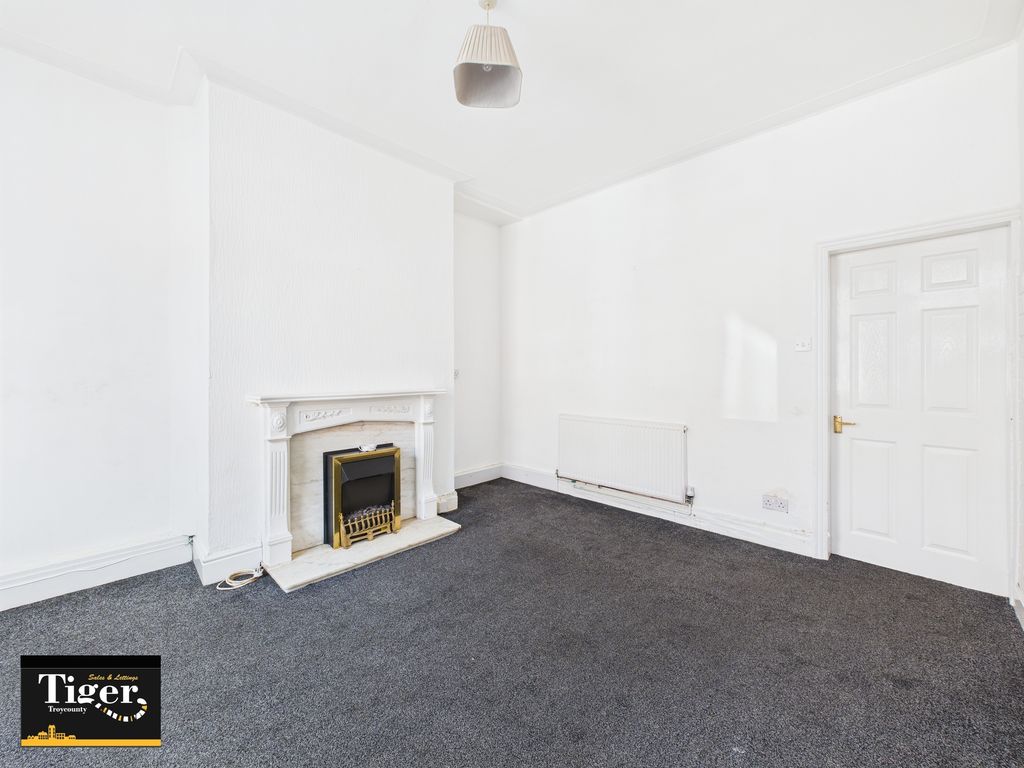 Property photo 3 of 12 Cam03440G0-Pr0342-Still013