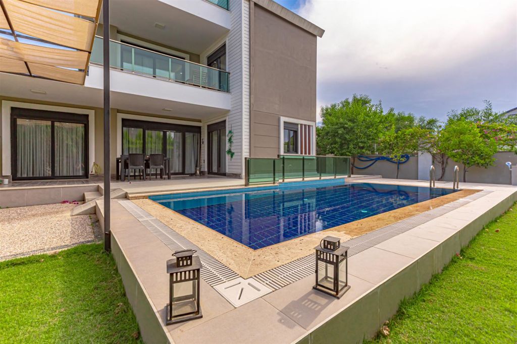 Property photo 1 of 15 An Elegant Villa With Private Facilities For Sale In Belek - Private Pool And Garden