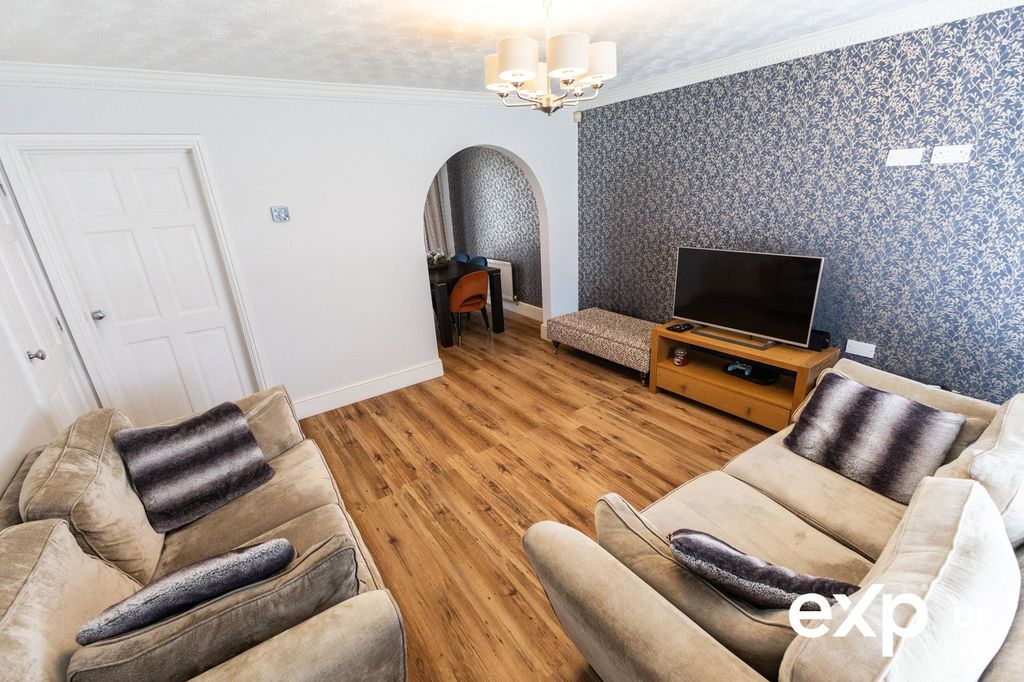 Property photo 3 of 33