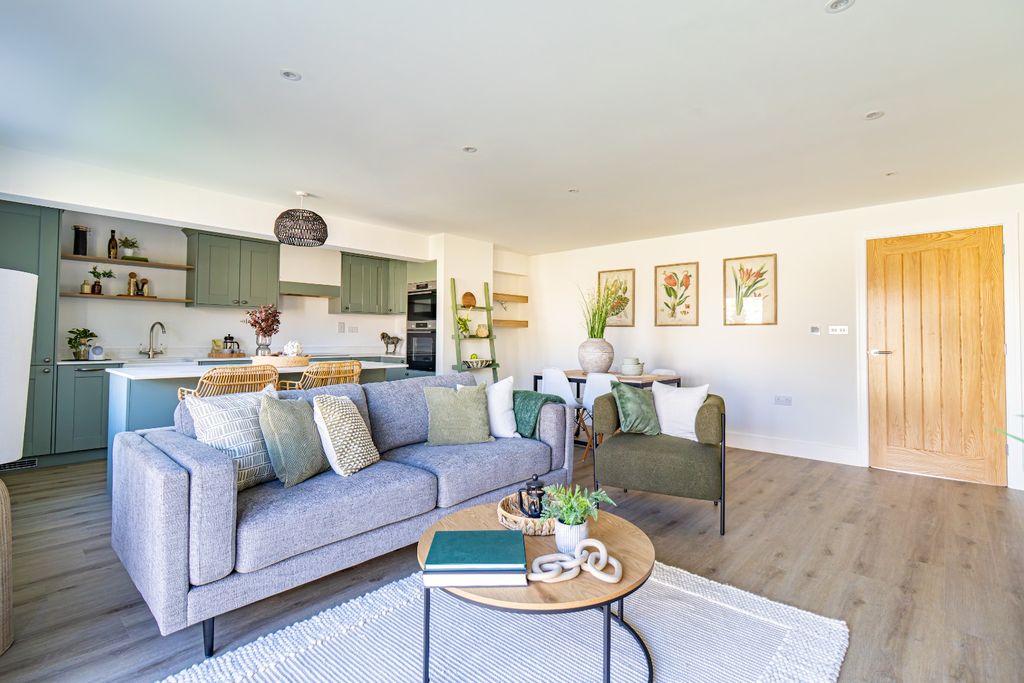 Property photo 3 of 49 4518372