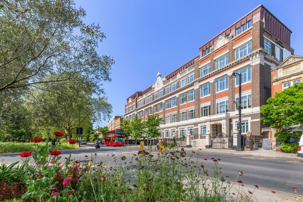 Property photo 2 of 18 Facade