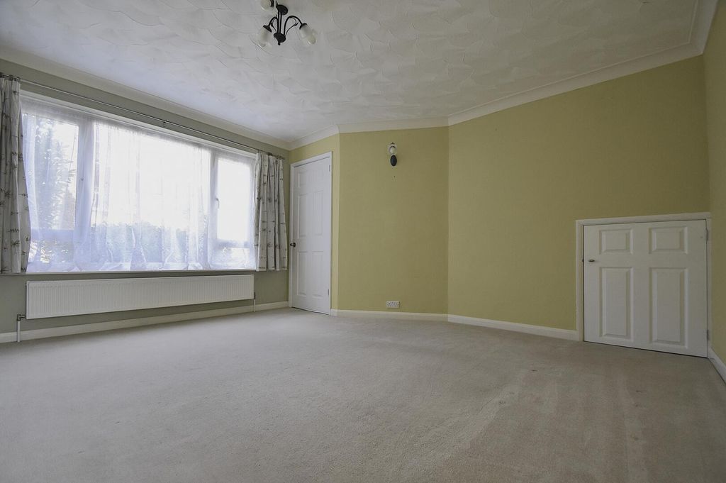 Property photo 2 of 11 Living Room
