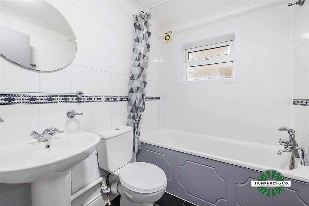Property photo 3 of 13 Flat 1 21 Boundary Road -007.Jpg