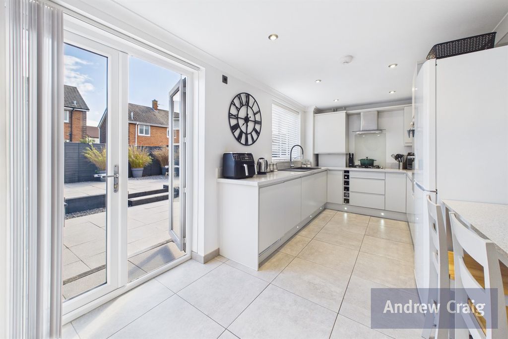 Property photo 3 of 16 Kitchen/Diner