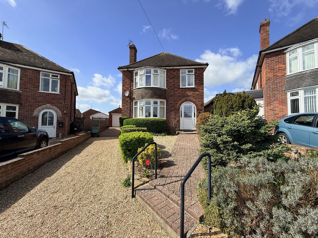 Property photo 1 of 17 Front Aspect