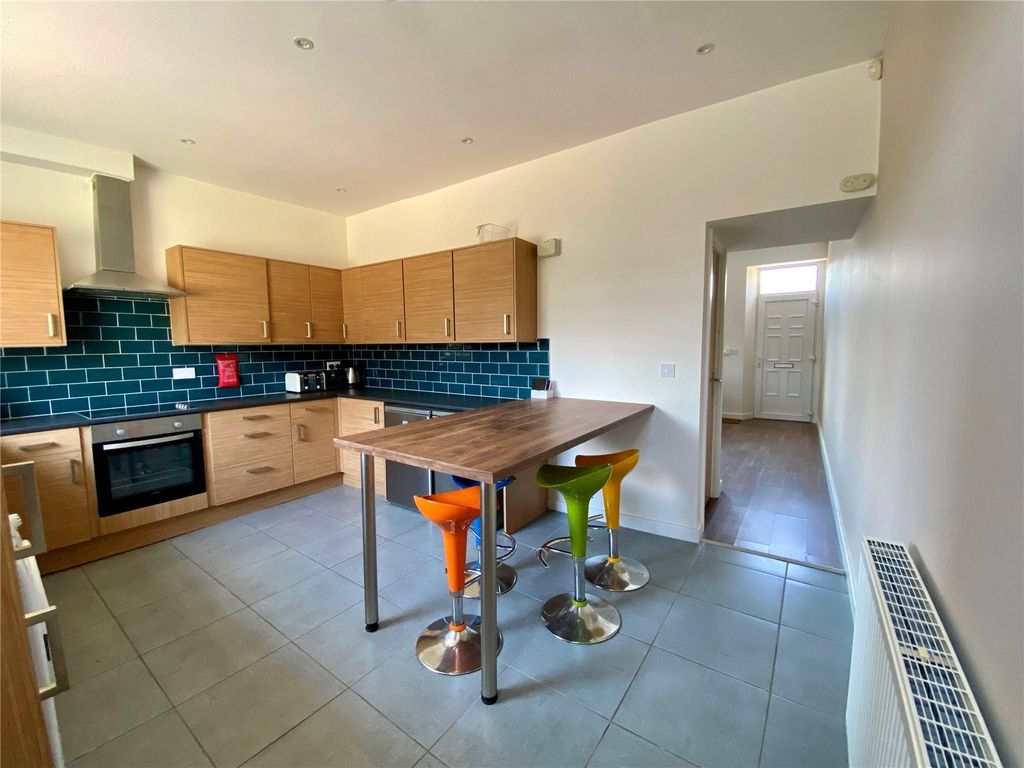 Property photo 2 of 18 Picture No. 31