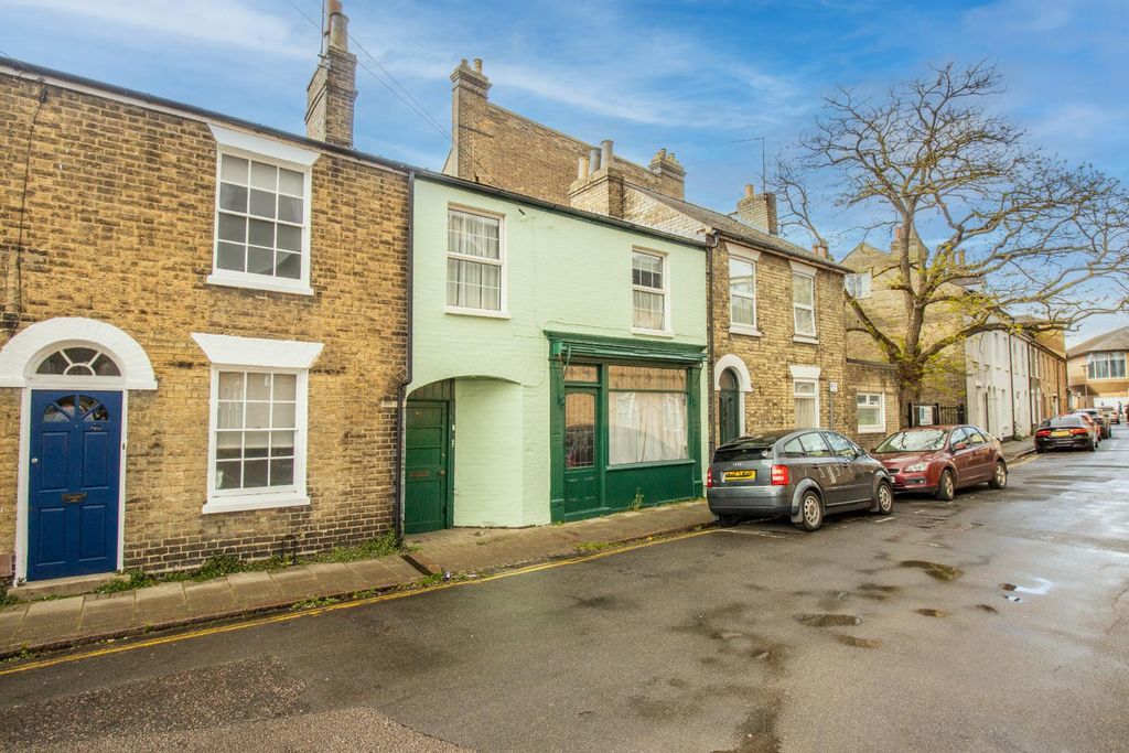 Property photo 2 of 17 Front.Png