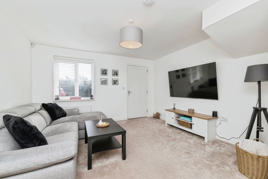 Property photo 3 of 19 Pbox-Img.Jpg
