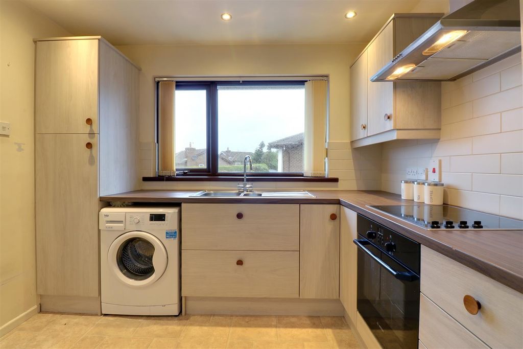 Property photo 3 of 10 Kitchen/Diner