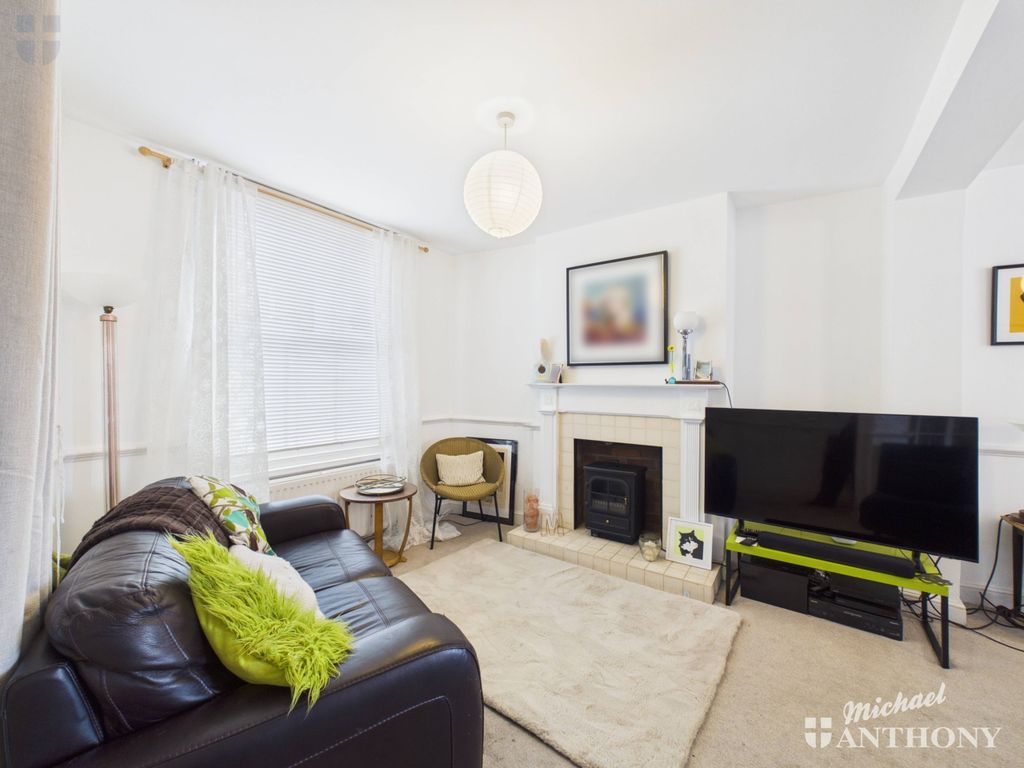 Property photo 2 of 10 Cam03218G0-Pr1142-Still001