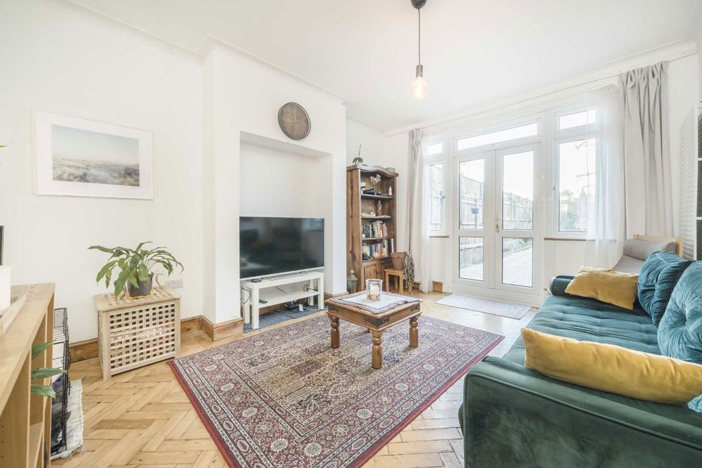 Property photo 2 of 9