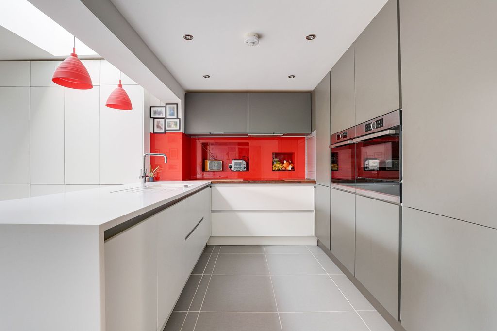 Property photo 3 of 25