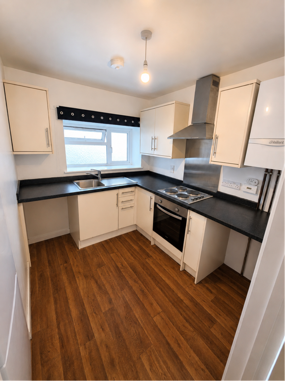 Property photo 2 of 7 Kitchen