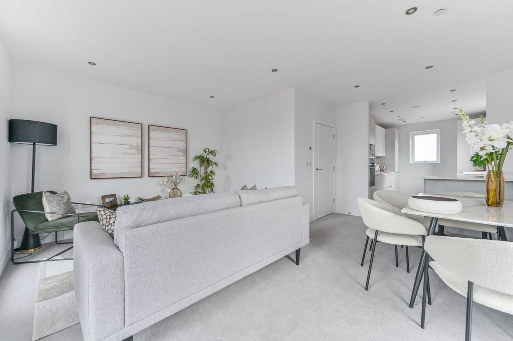 Property photo 2 of 23