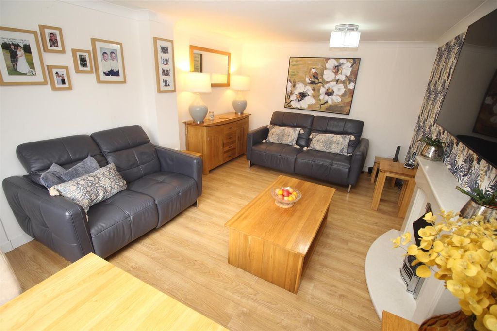 Additional image 24 of 4 bed terraced house for saleOronsay Avenue, Port Glasgow PA14