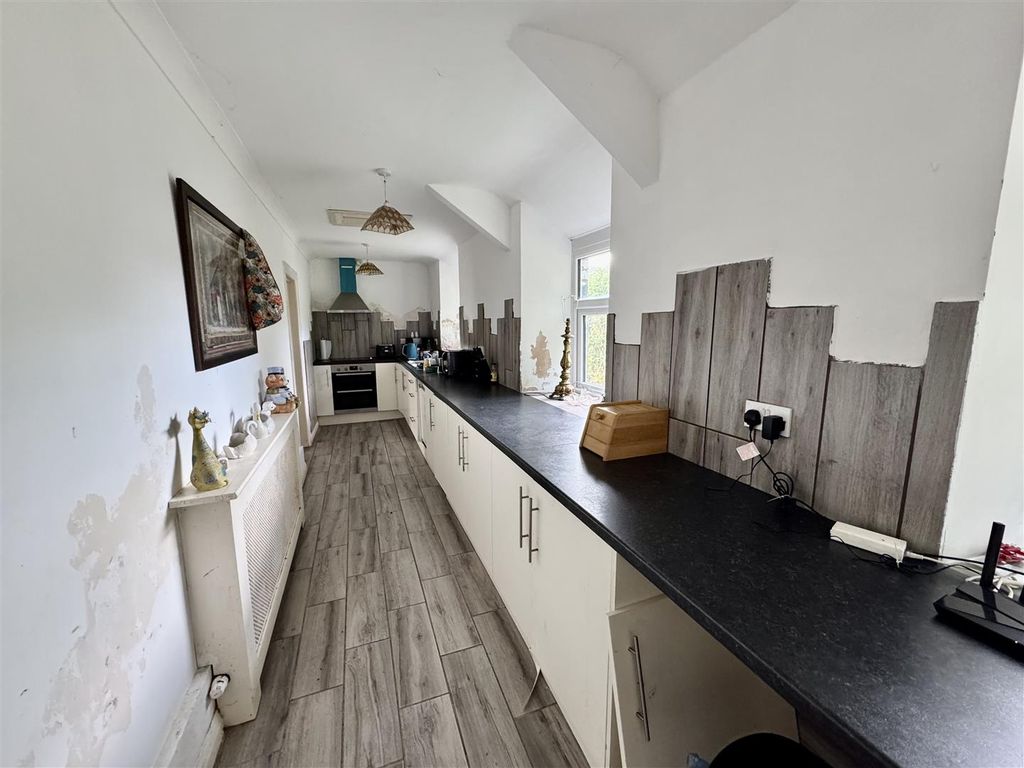 Property photo 3 of 39 Kitchen