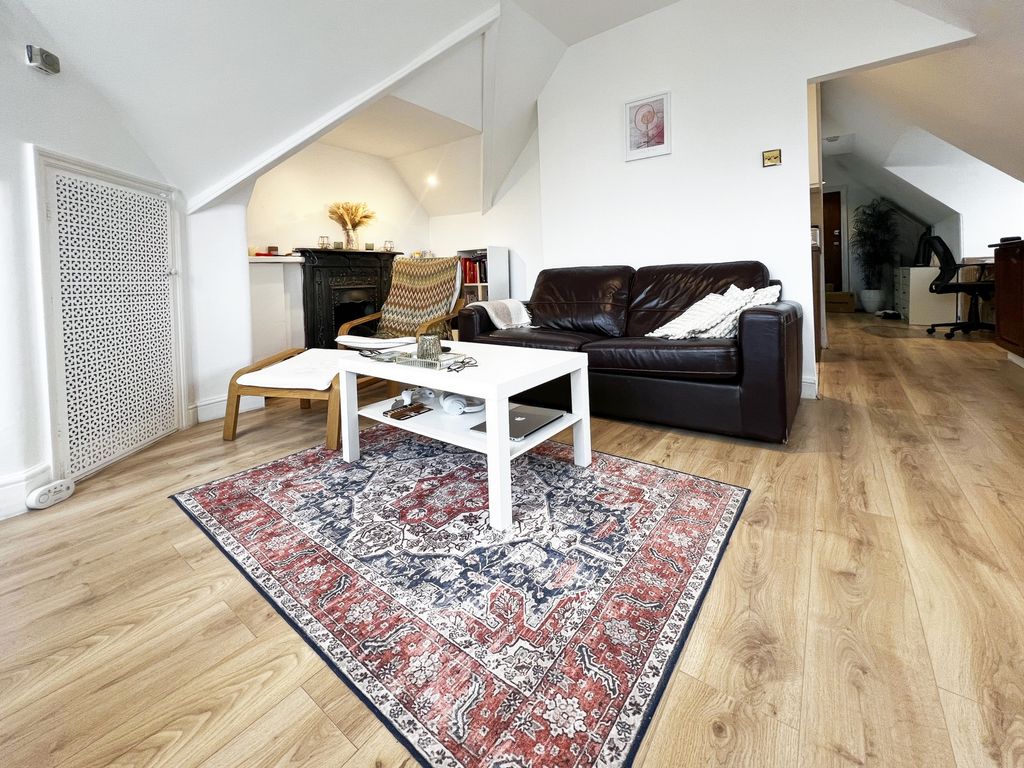 Property photo 3 of 18 Photo 9