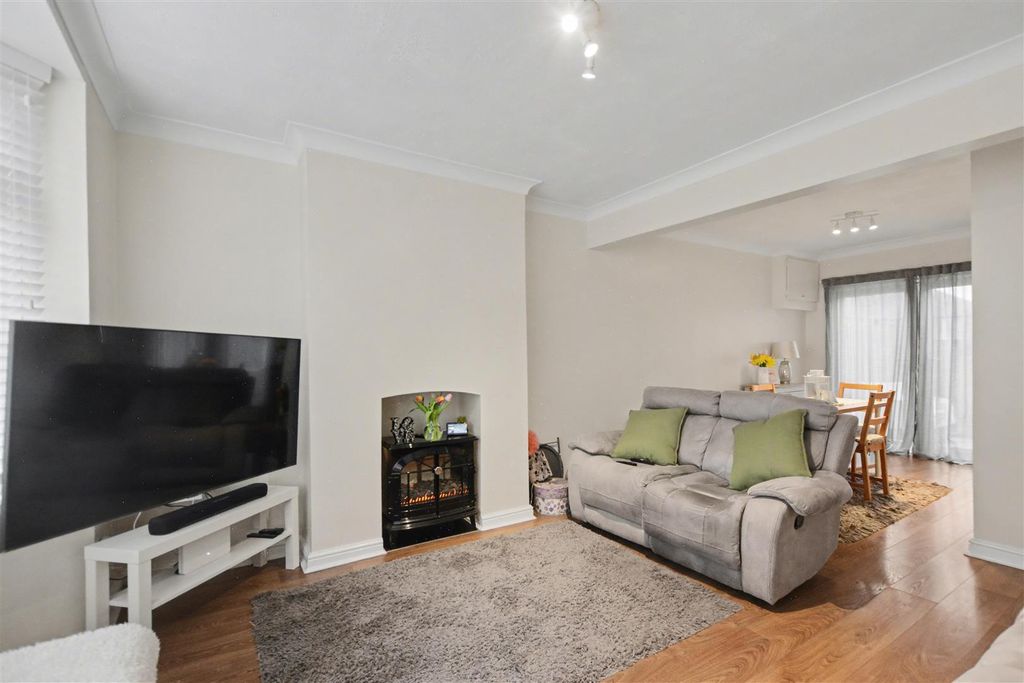 Property photo 3 of 24 Lounge Diner_1.Jpeg